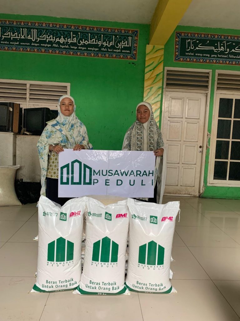 Elite Heroes bersama tim Musawarah Peduli berhasil mendistribusikan 240kg beras kepada 240 Santri yang berlokasi di Jl. Bukit Indah No.5, RT.03/RW.02, Serua, Kec. Ciputat, Kota Tangerang Selatan, Banten.