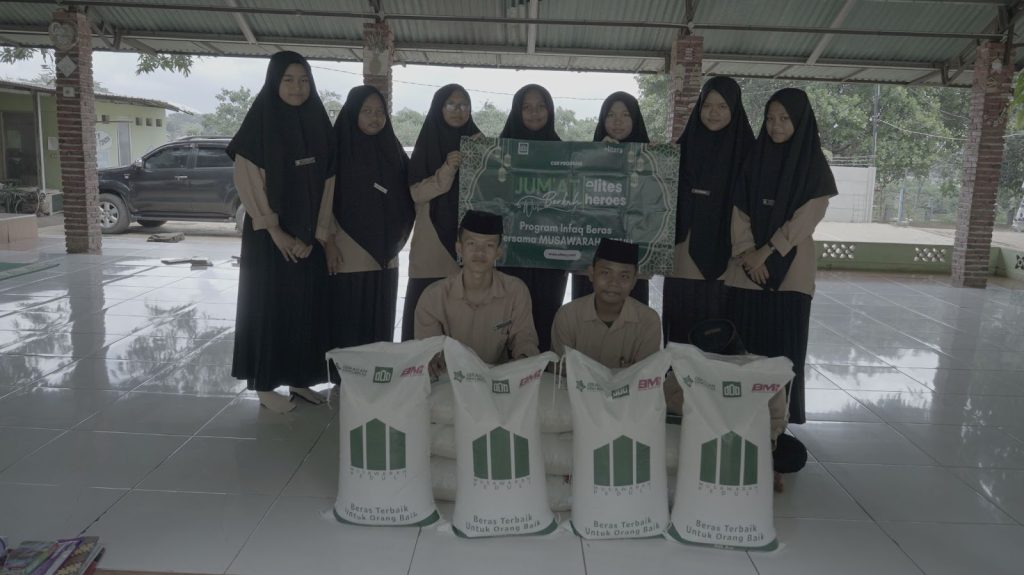 Elite Heroes bersama tim Musawarah Peduli berhasil mendistribusikan 260kg beras kepada 67 Santri yang berlokasi di Jl. Bukit Indah No.5, RT.03/RW.02, Serua, Kec. Ciputat, Kota Tangerang Selatan, Banten.